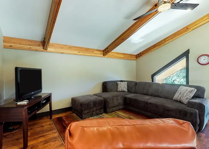 Crest Cabin